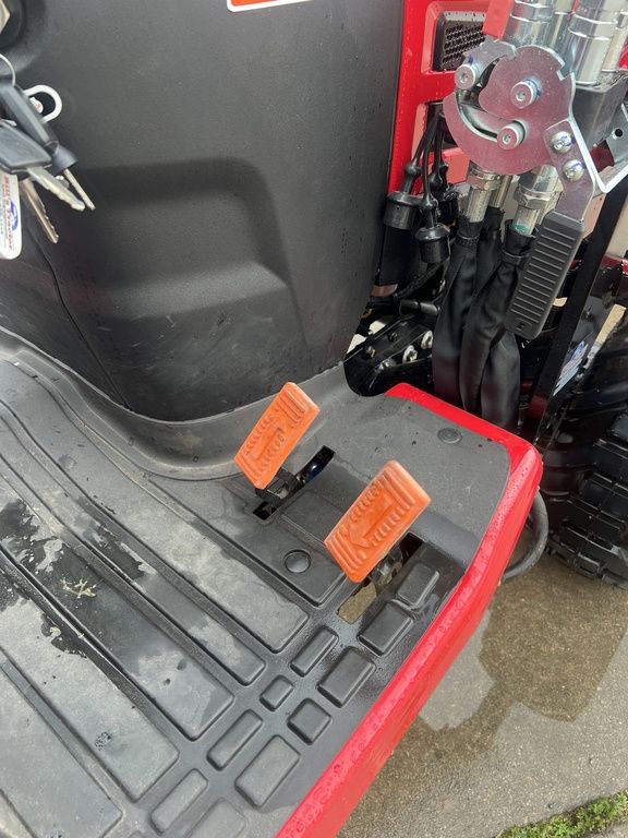 Photo of 2024 MAHINDRA TRACTORS 11264FHIL 1126 HST 4WD in Adkins, TX - 34,  MAHINDRA TRACTORS 11264FHIL 1126 HST 4WD:040304