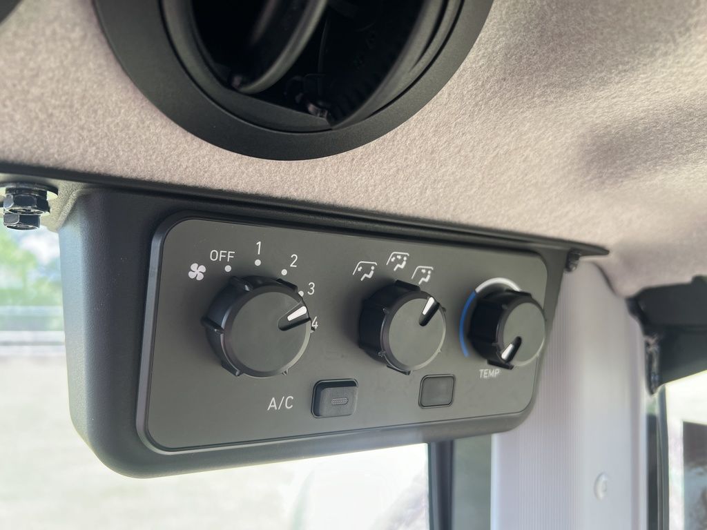 YANMAR TRACTOR YT235VXHIC-T YT235C HST CAB IND TIRES LDR:040757