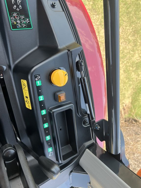 YANMAR TRACTOR YT235VXHIC-T YT235C HST CAB IND TIRES LDR:040757