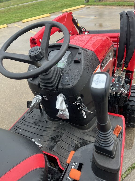 Photo of 2024 MAHINDRA TRACTORS 11264FHIL 1126 HST 4WD in Adkins, TX - 41,  MAHINDRA TRACTORS 11264FHIL 1126 HST 4WD:040304
